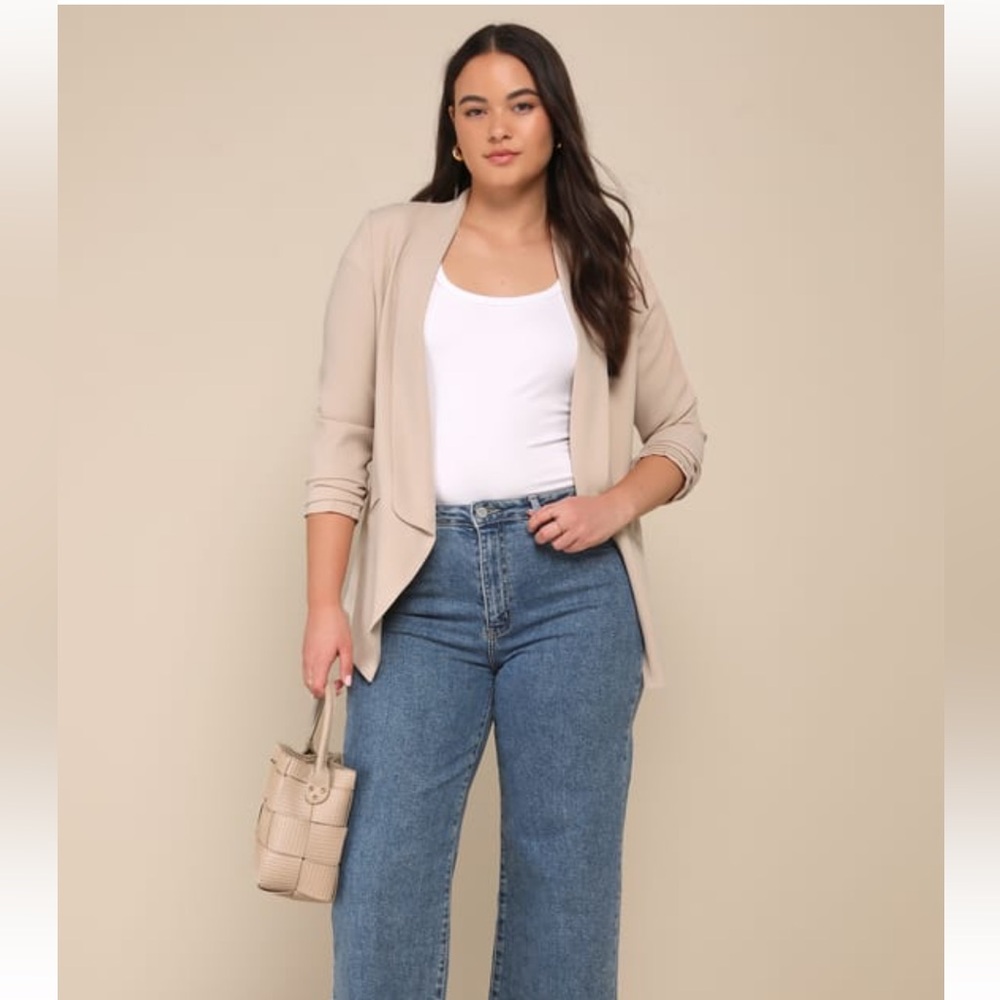 NWOT Lulu’s Miss Punctuality taupe lightweight blazer